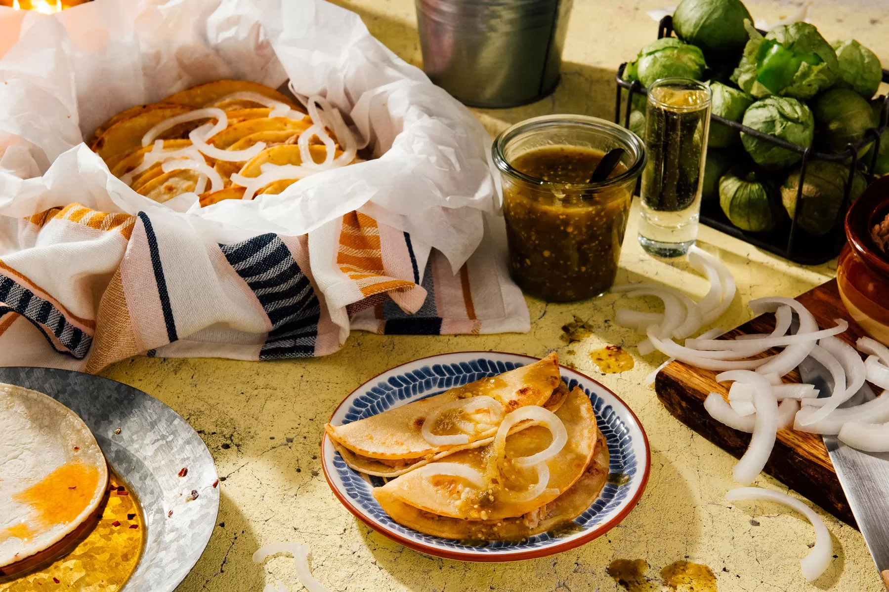 Slow Cooker Shredded Chicken Tacos de Canasta